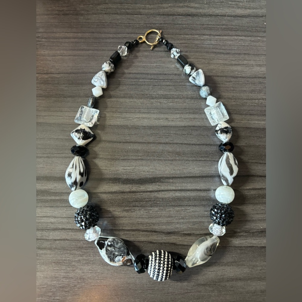 Jesse James beaded necklace. 18.5 inches total length. Toggle clasp.